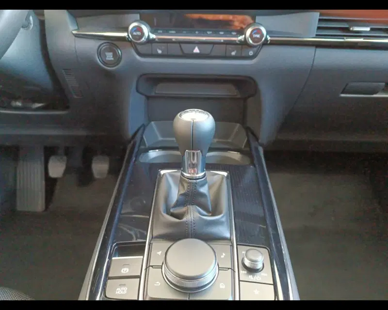 Mazda CX-30 nuova a Ravenna (11)