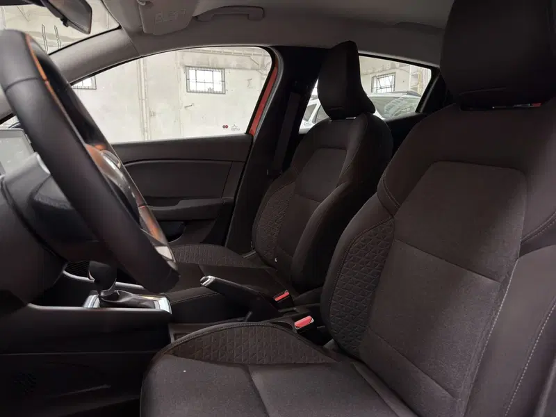 Renault Clio usata a Milano (14)