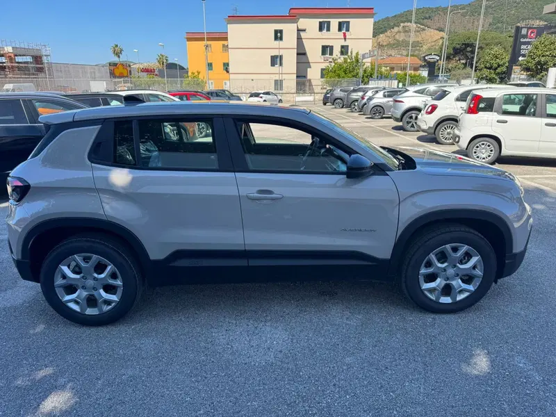 Jeep Avenger nuova a Salerno (14)
