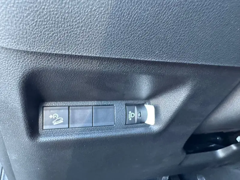 Jeep Avenger nuova a Salerno (16)
