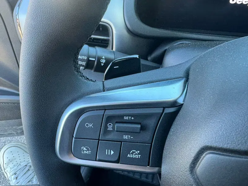 Jeep Avenger nuova a Salerno (19)