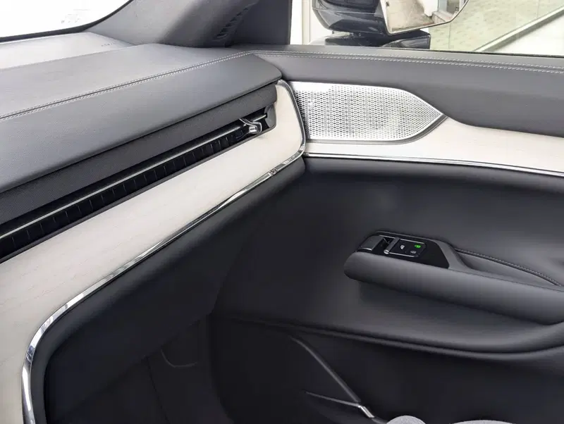 Volvo EX90 nuova a Pescara (15)