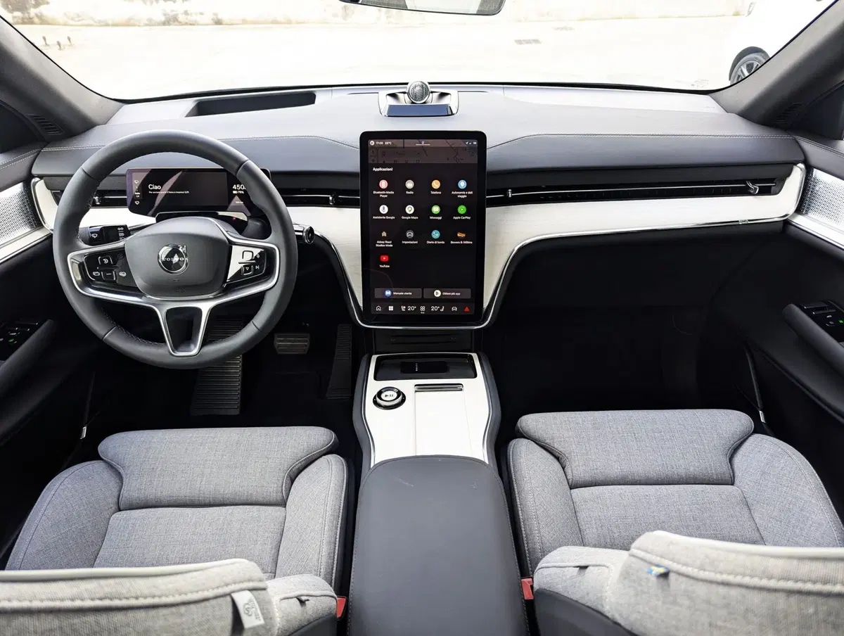 Volvo EX90 nuova a Pescara (17)
