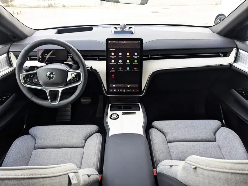 Volvo EX90 nuova a Pescara (17)