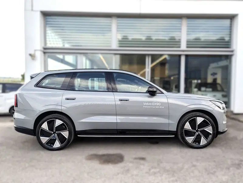 Volvo EX90 nuova a Pescara (19)