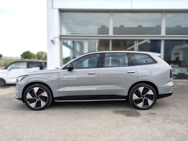 Volvo EX90 nuova a Pescara (3)
