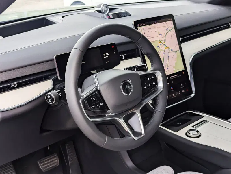 Volvo EX90 nuova a Pescara (6)