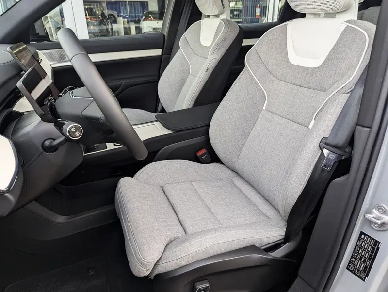 Volvo EX90 nuova a Pescara (7)