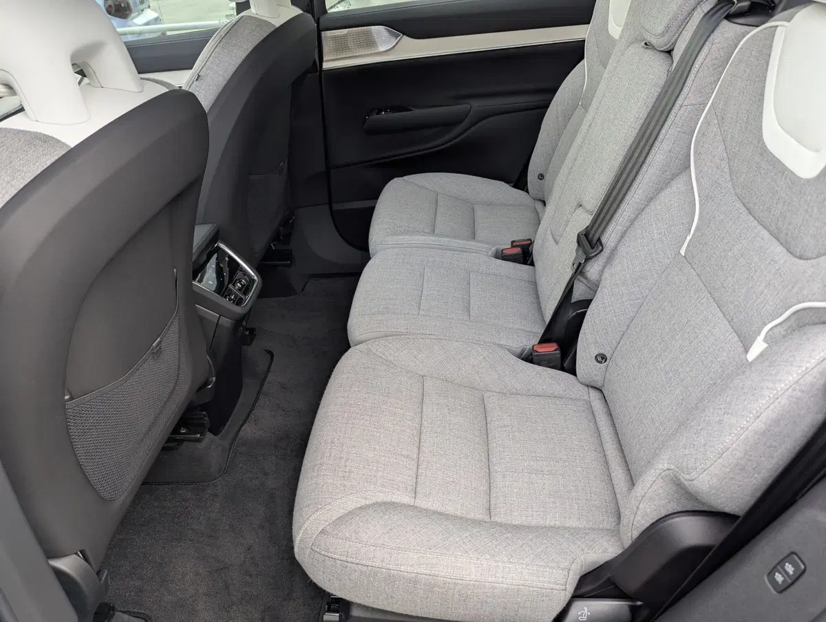 Volvo EX90 nuova a Pescara (8)