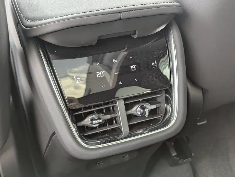Volvo EX90 nuova a Pescara (9)