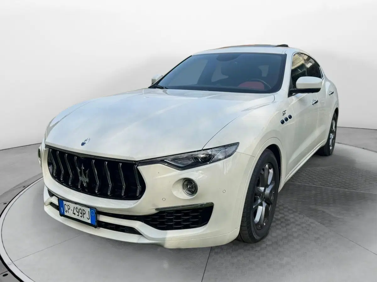 Maserati Levante usata a Salerno