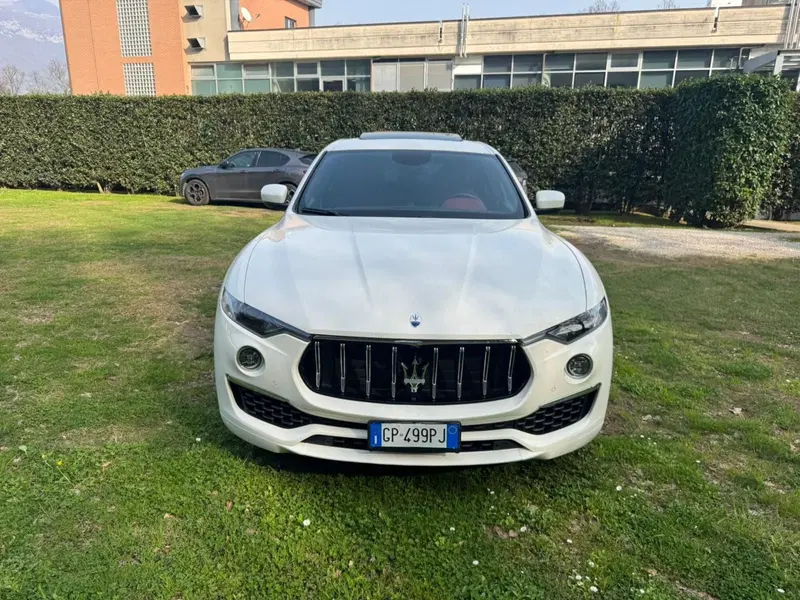 Maserati Levante usata a Salerno (9)