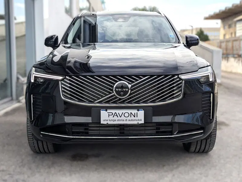 Volvo XC90 nuova a Pescara