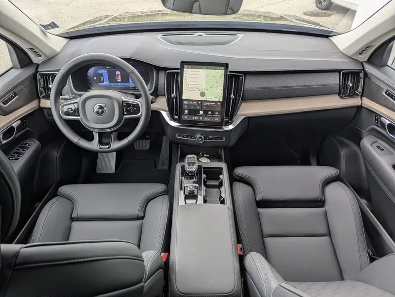 Volvo XC90 nuova a Pescara (9)