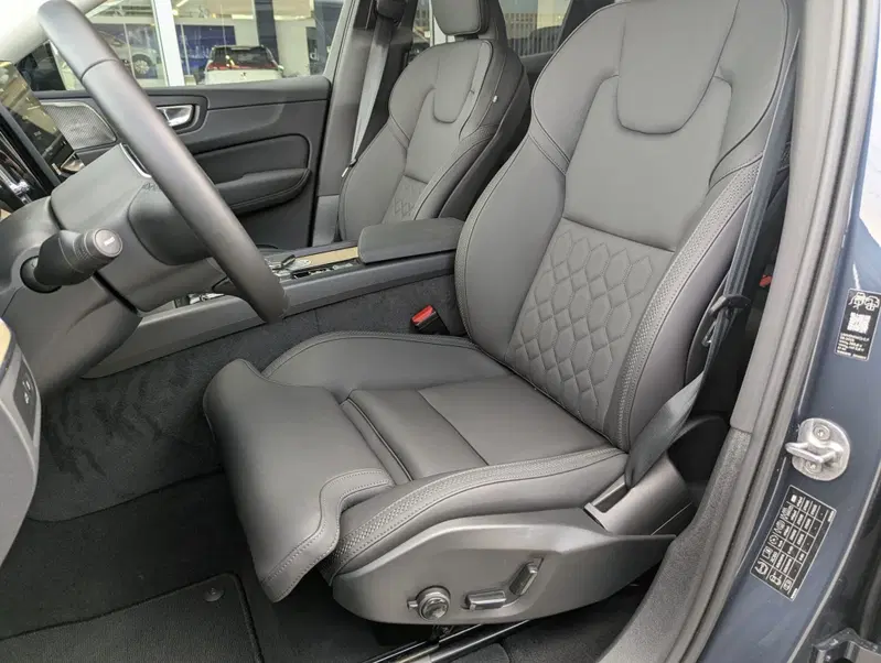 Volvo XC60 usata a Pescara (9)