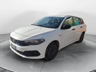 Fiat Tipo Station Wagon Tipo SW 1.0 t3 Cross 100cv del 2023 usata a Salerno