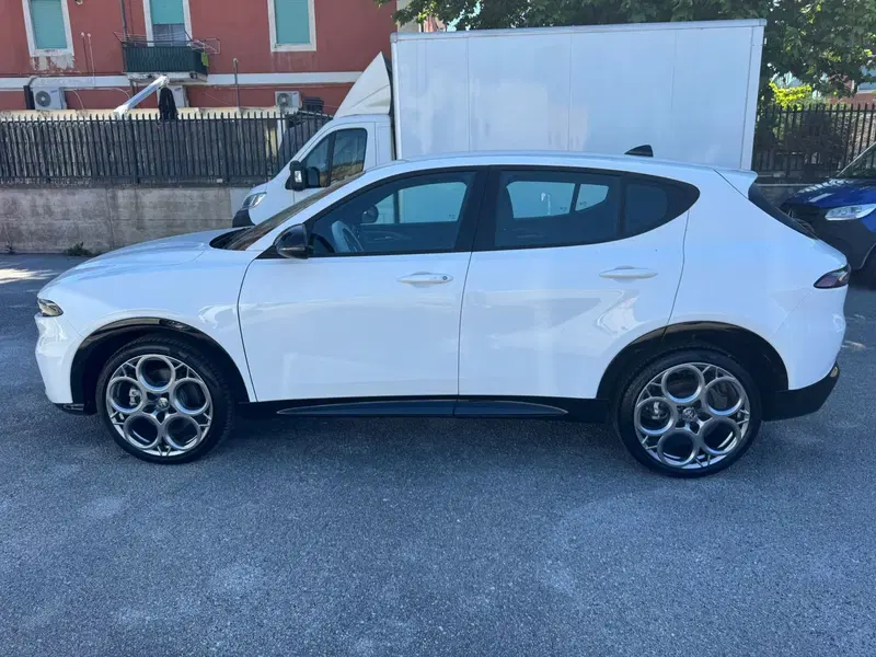 Alfa Romeo Tonale nuova a Salerno (10)
