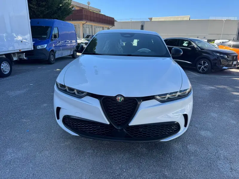 Alfa Romeo Tonale nuova a Salerno (9)
