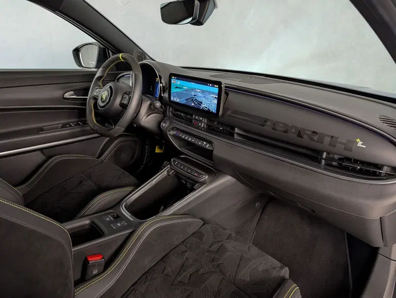 Abarth 600e usata a Salerno (10)