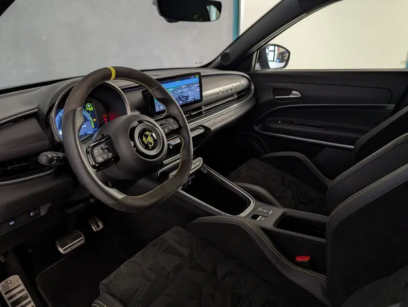 Abarth 600e usata a Salerno (15)
