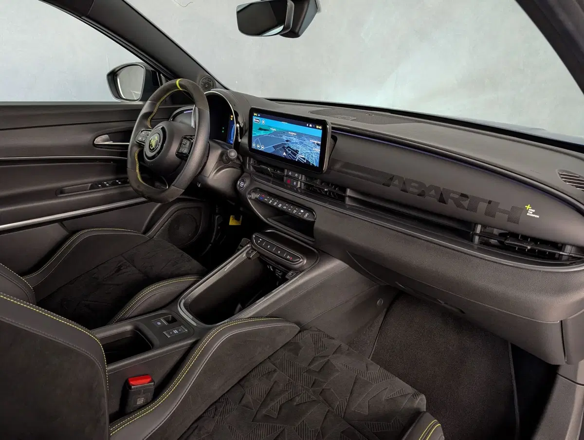 Abarth 600e usata a Salerno (18)