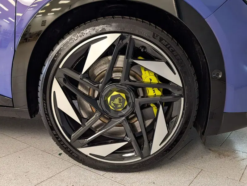Abarth 600e usata a Salerno (8)