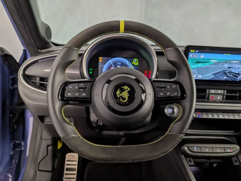 Abarth 600e usata a Salerno (9)