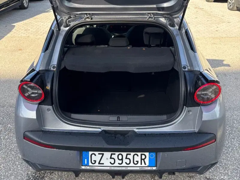 Lancia Ypsilon usata a Salerno (12)