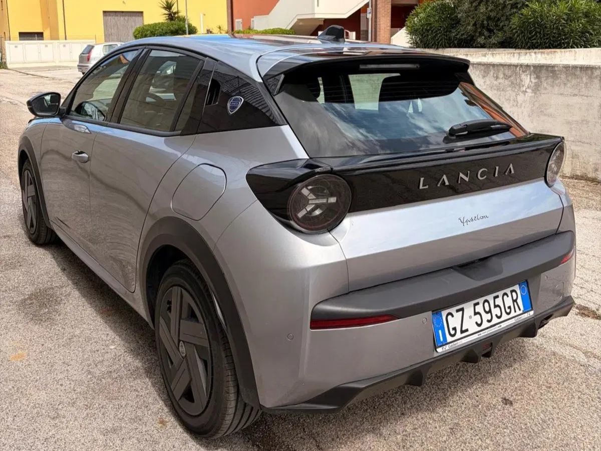 Lancia Ypsilon usata a Salerno (3)