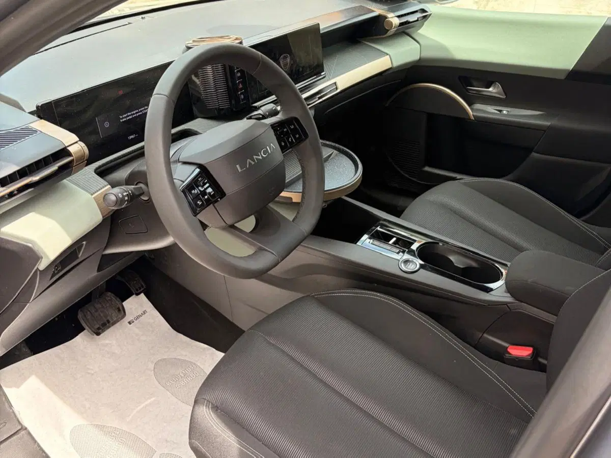 Lancia Ypsilon usata a Salerno (8)