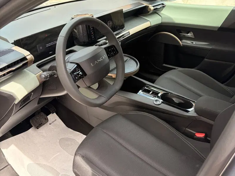 Lancia Ypsilon usata a Salerno (8)