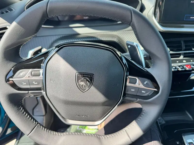 Peugeot 2008 nuova a Salerno (5)