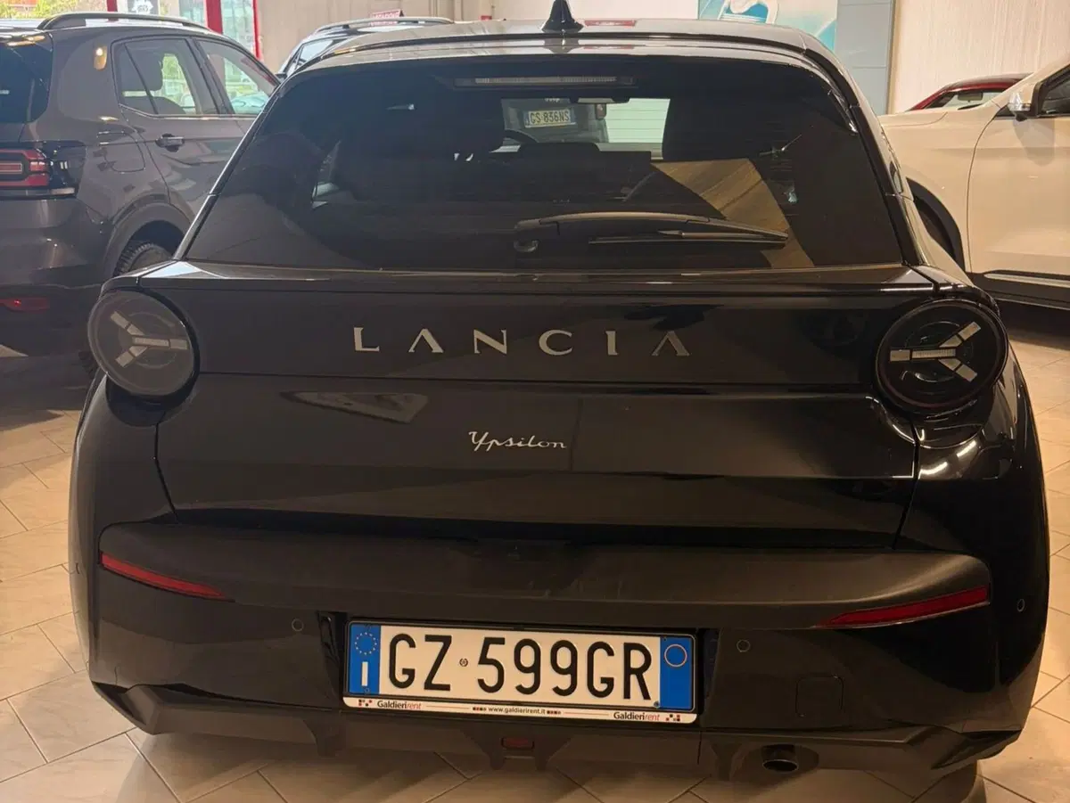 Lancia Ypsilon usata a Salerno (13)