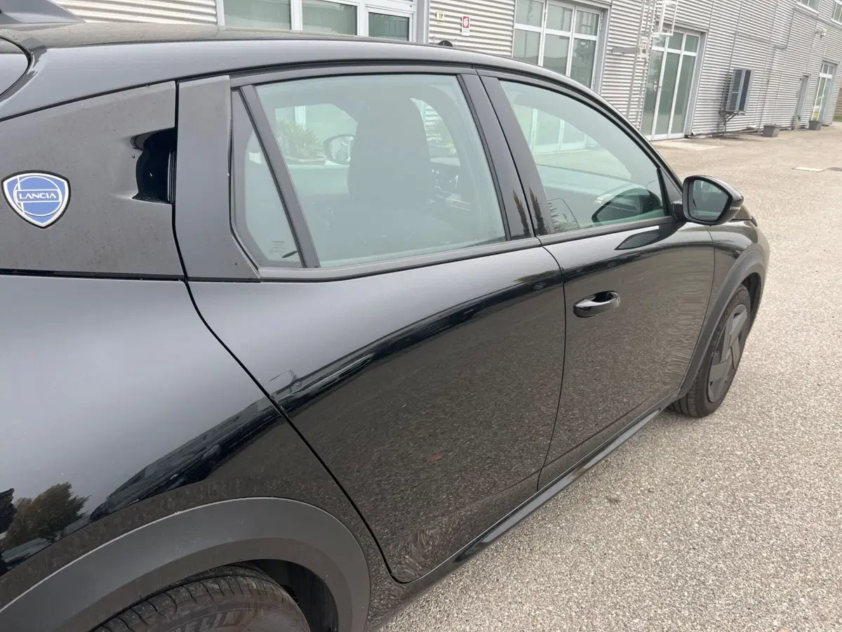 Lancia Ypsilon usata a Salerno (15)