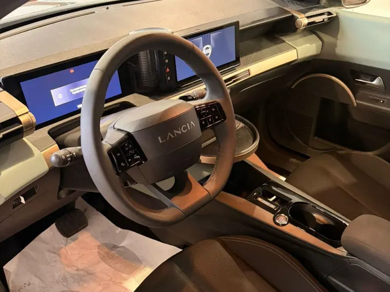 Lancia Ypsilon usata a Salerno (6)