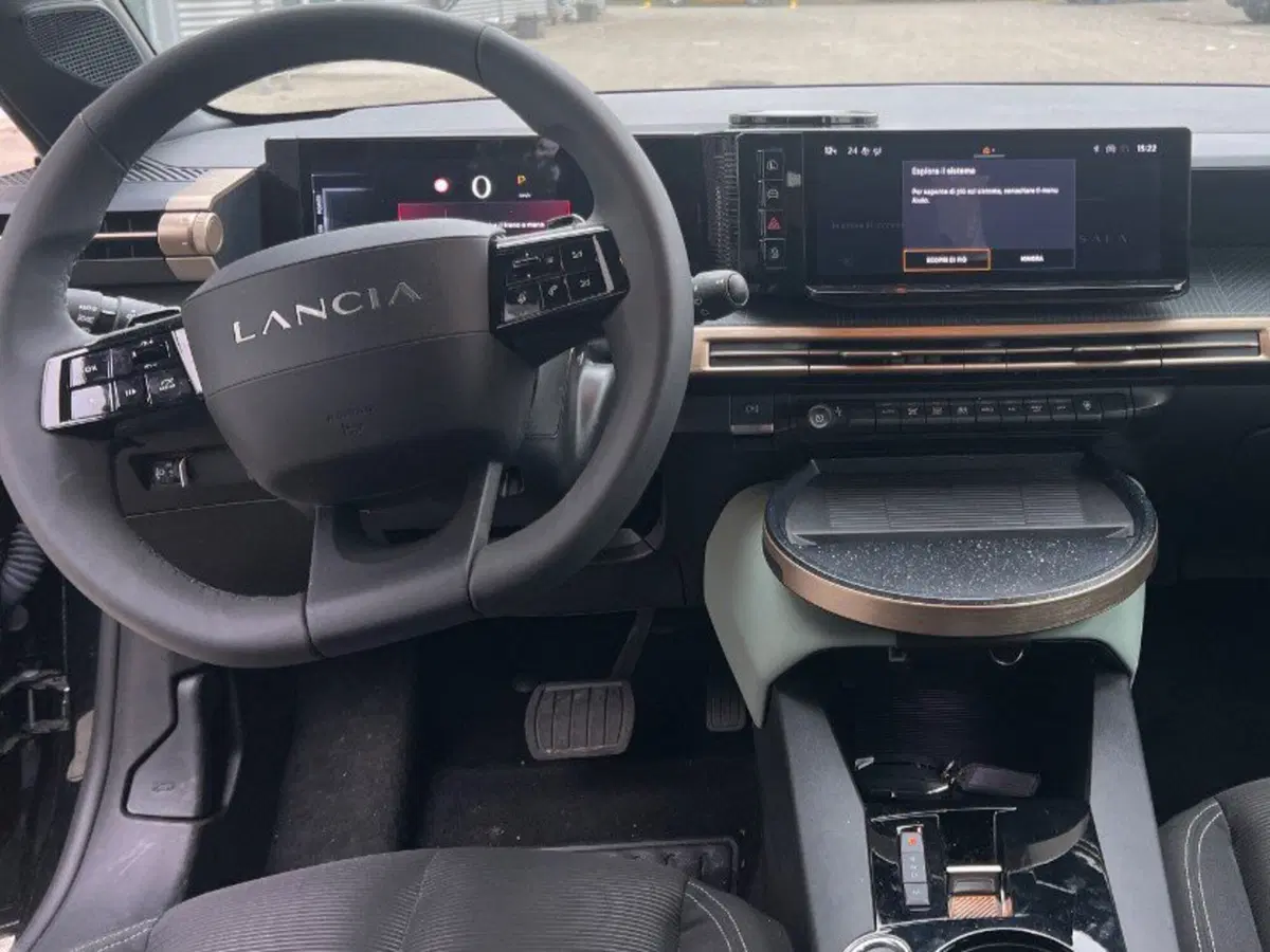Lancia Ypsilon usata a Salerno (8)