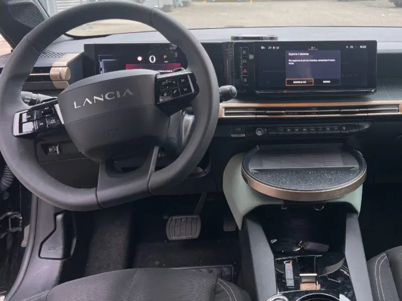 Lancia Ypsilon usata a Salerno (8)