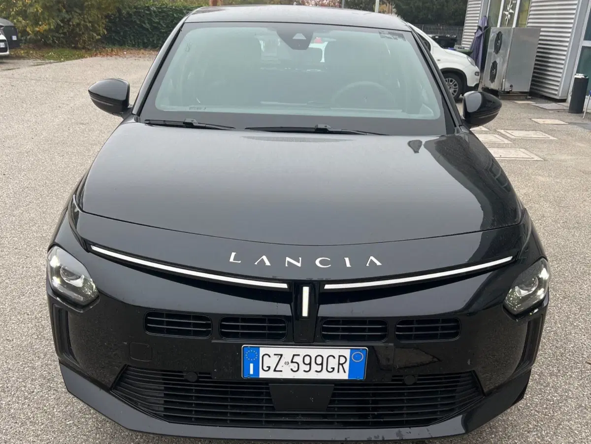 Lancia Ypsilon usata a Salerno (9)