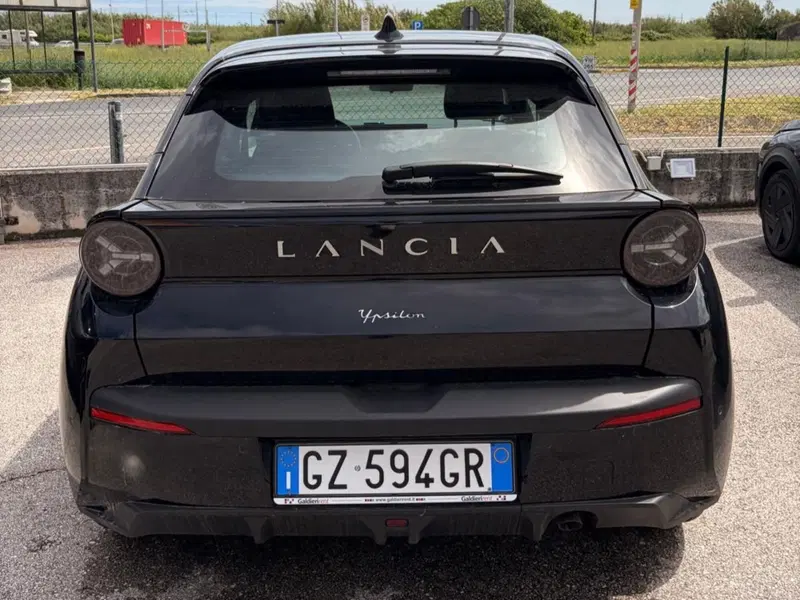 Lancia Ypsilon usata a Salerno (13)