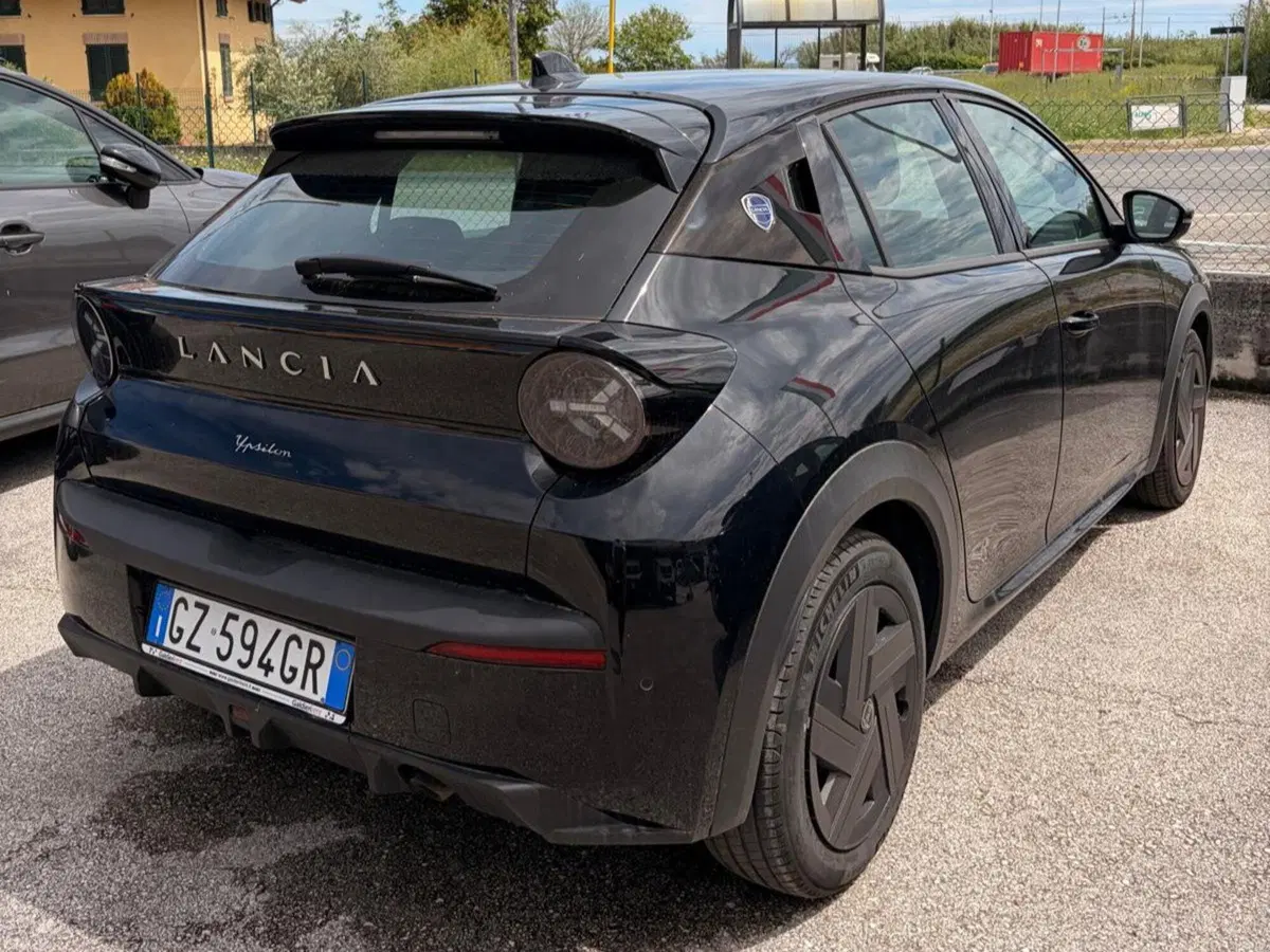 Lancia Ypsilon usata a Salerno (4)
