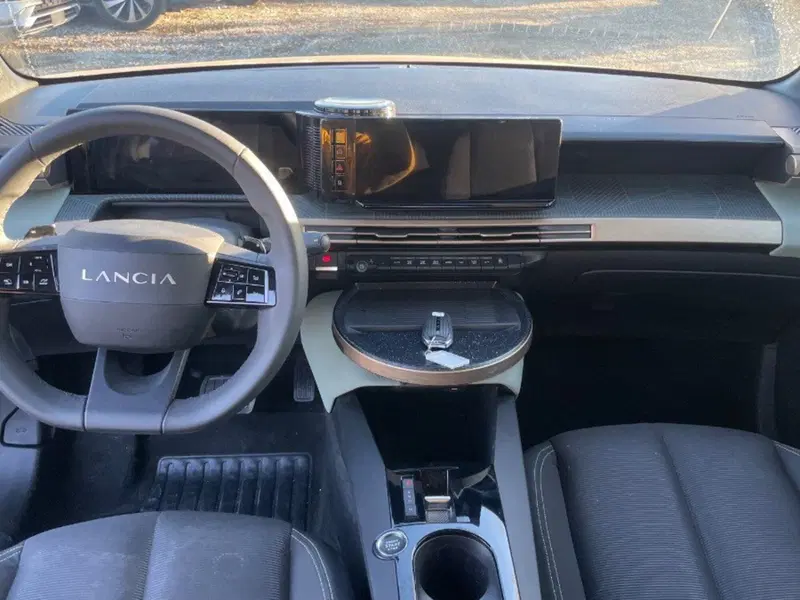 Lancia Ypsilon usata a Salerno (5)