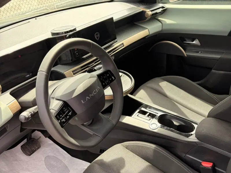 Lancia Ypsilon usata a Salerno (8)