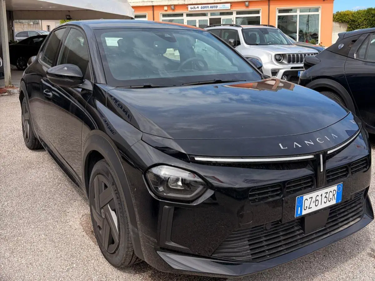 Lancia Ypsilon usata a Salerno (2)