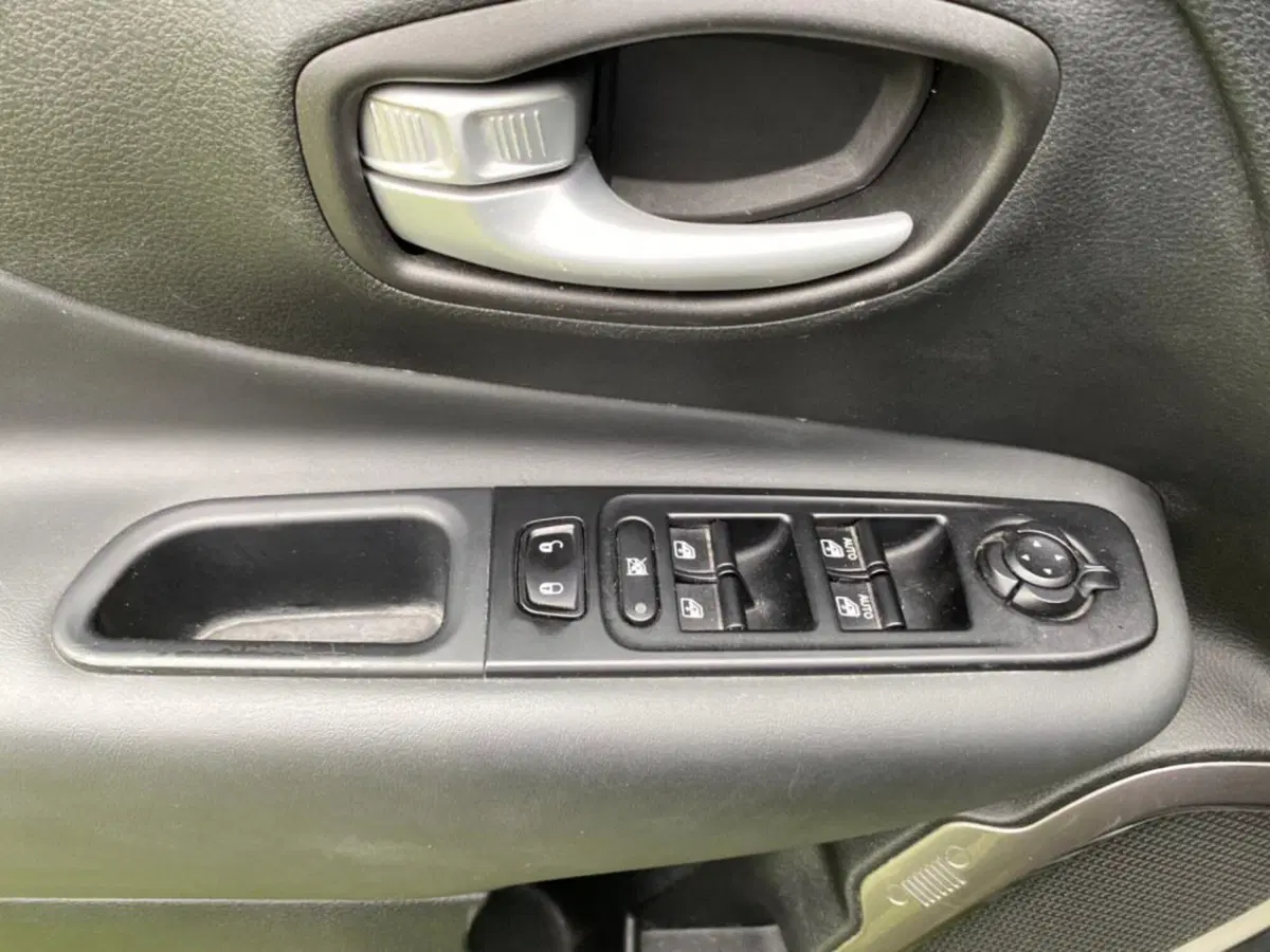 Jeep Renegade usata a Salerno (15)