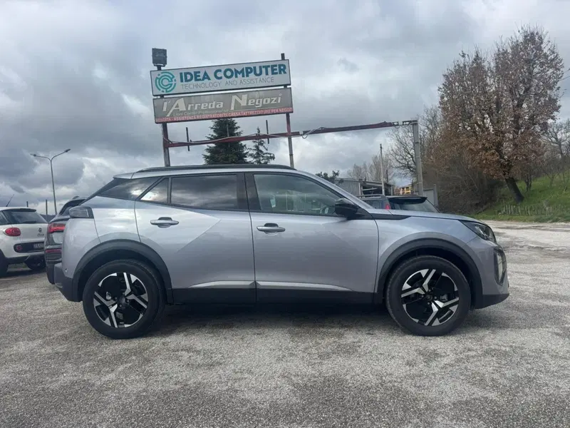 Peugeot 2008 nuova a Salerno (13)