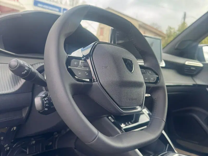 Peugeot 2008 nuova a Salerno (14)