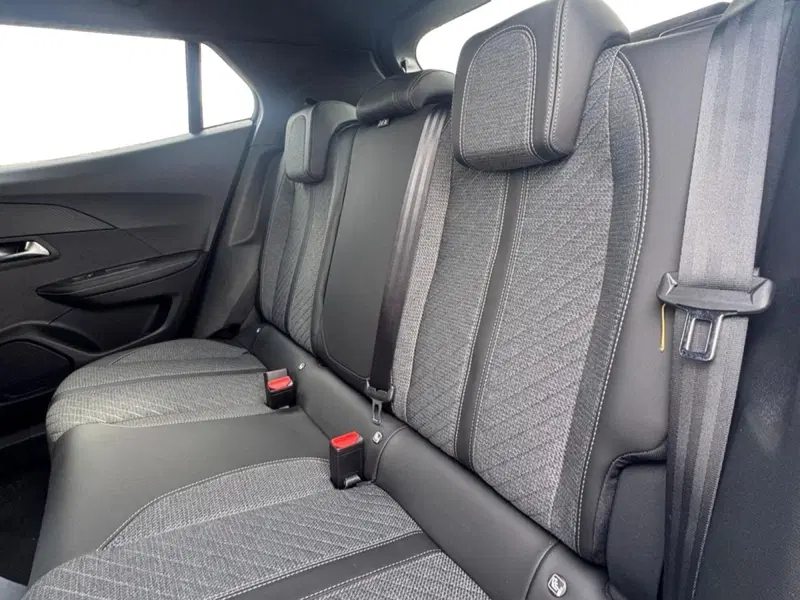 Peugeot 2008 nuova a Salerno (7)