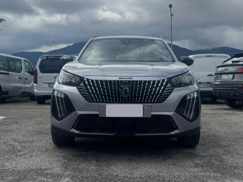 Peugeot 2008 nuova a Salerno (9)