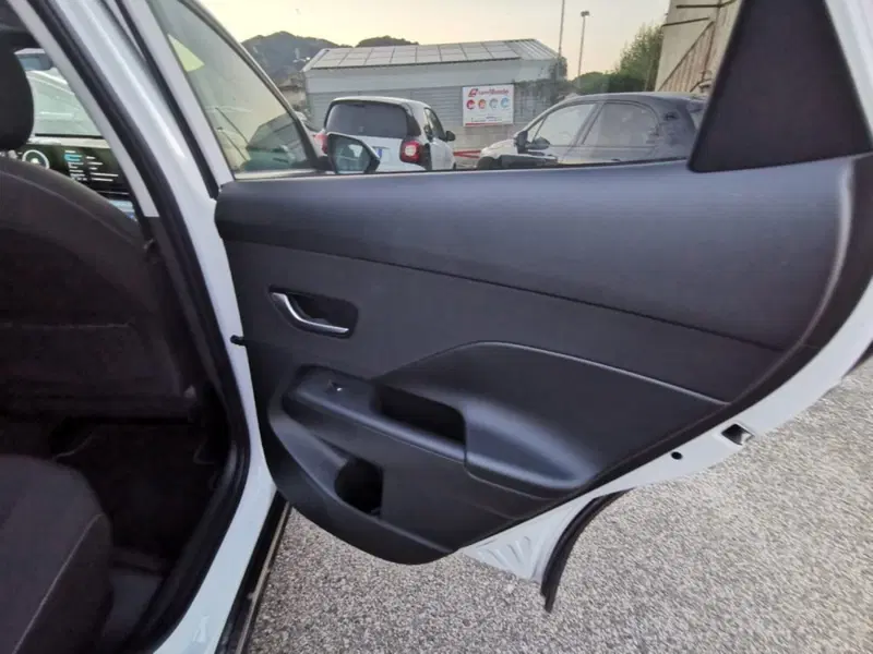 Hyundai Kona usata a Salerno (15)