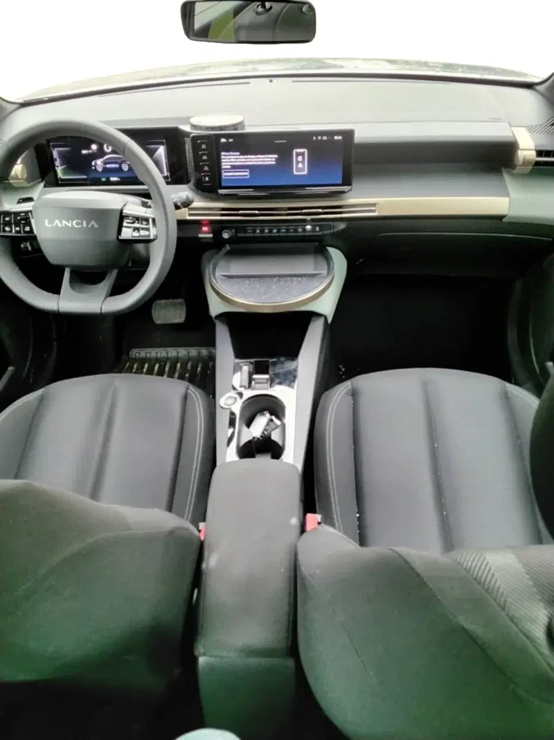 Lancia Ypsilon usata a Salerno (5)